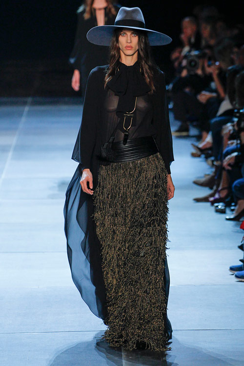 Mốt tua rua được hâm nóng - 7