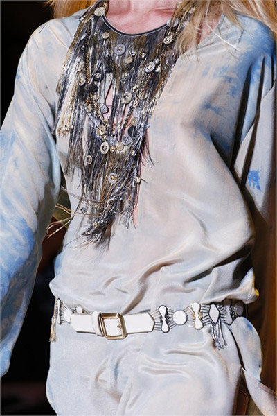 Mốt tua rua được hâm nóng - 2