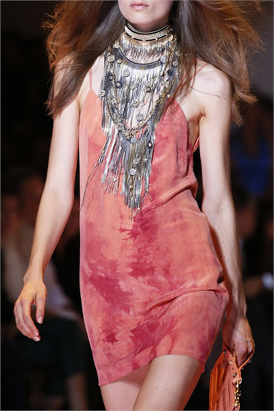 Mốt tua rua được hâm nóng - 4