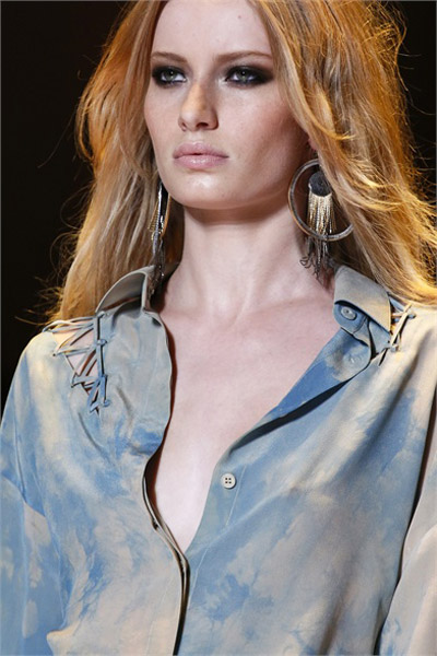 Mốt tua rua được hâm nóng - 3