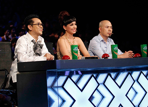 Rùng mình dùng đầu đập vỡ lu nước - 11