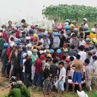 Tin tức trong ngày - Buồn tình, thiếu nữ nhảy cầu tự tử