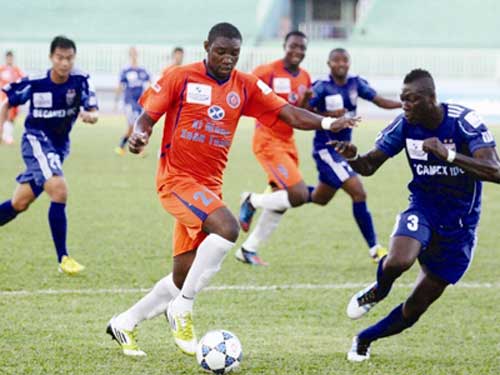 V-League hay “Tây” League? - 1