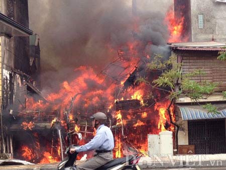 Vụ cháy nhà 5 tầng thiệt hại 3 tỷ? - 2