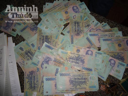 Đột nhập, bắt ổ bạc "quý bà" lớn - 2