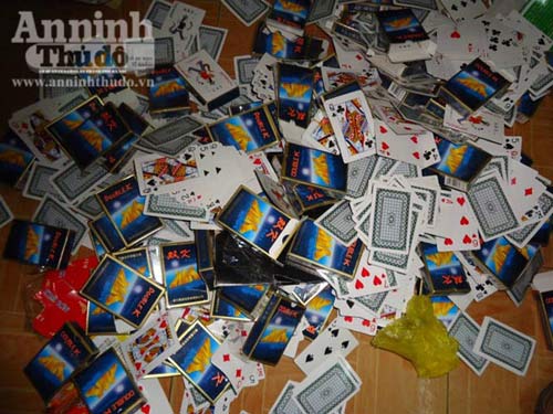 Đột nhập, bắt ổ bạc "quý bà" lớn - 3