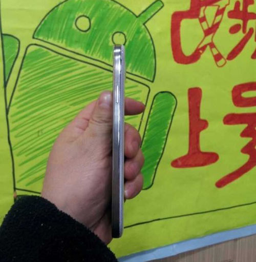 Lộ ảnh “nóng” Galaxy S4 bản 2 SIM - 3