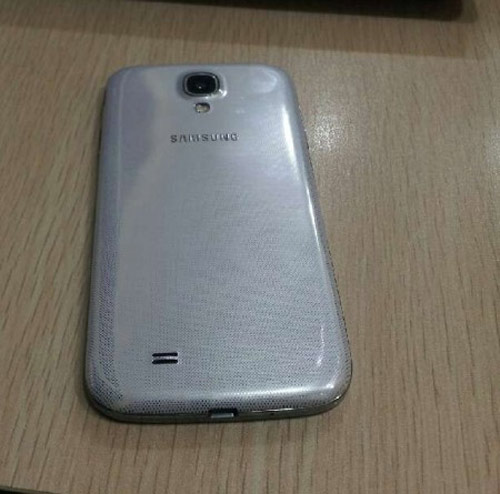 Lộ ảnh “nóng” Galaxy S4 bản 2 SIM - 4