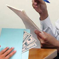 Tài chính - Bất động sản - Khó xử lý người bị tố cáo tham nhũng