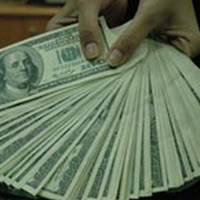 Pháp luật - Giả người nước ngoài, vờ tặng quà để lừa đảo