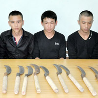 Tin Đà Nẵng - Sắm rựa để đánh... "bóng ma"