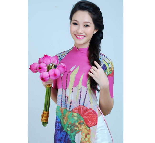 Sinh ra tại Bạc Liêu trong một gia đình bình thường, phút chốc, Thu Thảo đã trở thành chủ nhân của chiếc vương miện quý giá trong cuộc thi Hoa hậu Việt Nam 2012