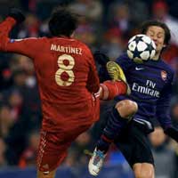 Bóng đá - Thô bạo hơn Nani, Martinez chỉ bị thẻ vàng