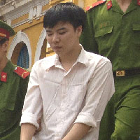 Pháp luật - Đi chữa bệnh, bé gái bị NV phòng khám hại đời