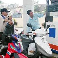 Thị trường - Tiêu dùng - DN đầu mối nói giá xăng khó giảm