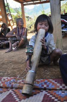 Nơi con gái không hút thuốc lào sẽ "ế" - 3