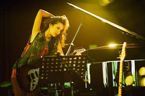 Bùi Anh Tuấn "vượt mặt" Hương Tràm - 4