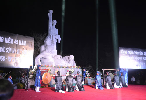 Xúc động tại lễ tưởng niệm thảm sát Sơn Mỹ - 1