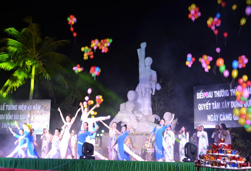 Xúc động tại lễ tưởng niệm thảm sát Sơn Mỹ - 2