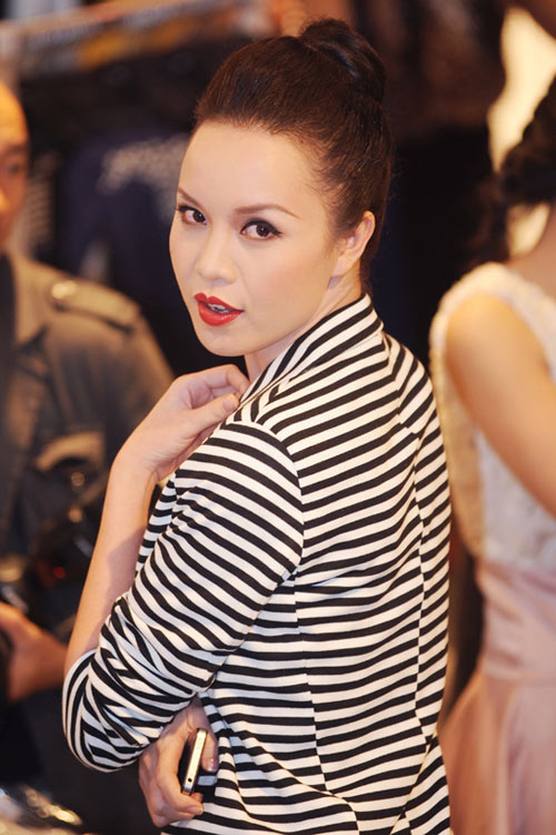 2 nàng Á hậu nổi bật trước rừng sắc đẹp - 9