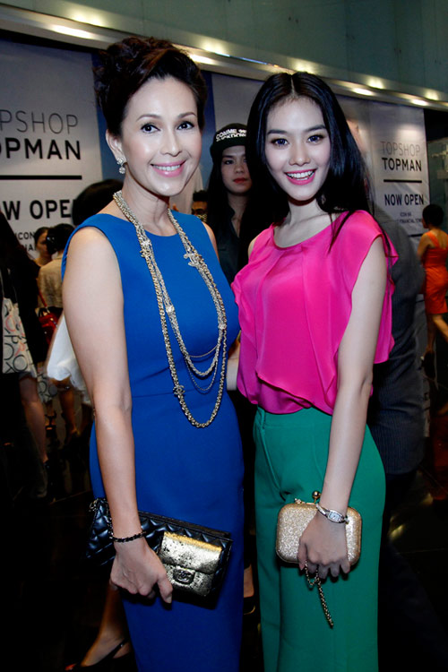 2 nàng Á hậu nổi bật trước rừng sắc đẹp - 14