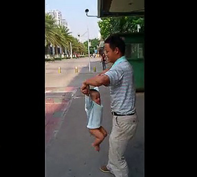 Video: Sửng sốt bé 15 tháng tập kungfu - 1
