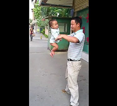 Video: Sửng sốt bé 15 tháng tập kungfu - 5