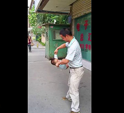 Video: Sửng sốt bé 15 tháng tập kungfu - 6