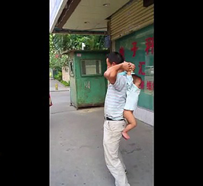 Video: Sửng sốt bé 15 tháng tập kungfu - 11