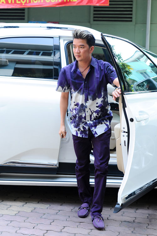 Mr. Đàm nghẹn lòng thăm trẻ khuyết tật - 11