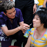 Ca nhạc - MTV - Mr. Đàm nghẹn lòng thăm trẻ khuyết tật