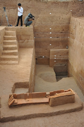 HN: Phát lộ thành Đại La gần nút giao thông - 8