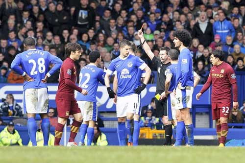 Man City: Tạm biệt "ngôi báu" - 2