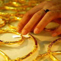 Tài chính - Bất động sản - Vàng trong nước đắt hơn thế giới 4 triệu/lượng