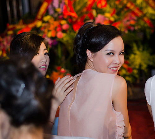 Minh Hằng khoe dáng với váy đuôi cá - 13