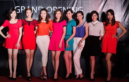 Minh Hằng khoe dáng với váy đuôi cá - 16