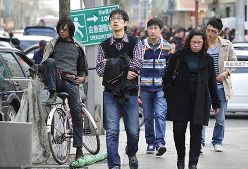 Hot boy, hot girl ăn mày gây xôn xao mạng - 2