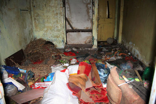 Rợn người chung cư “răng rụng” giữa SG - 9