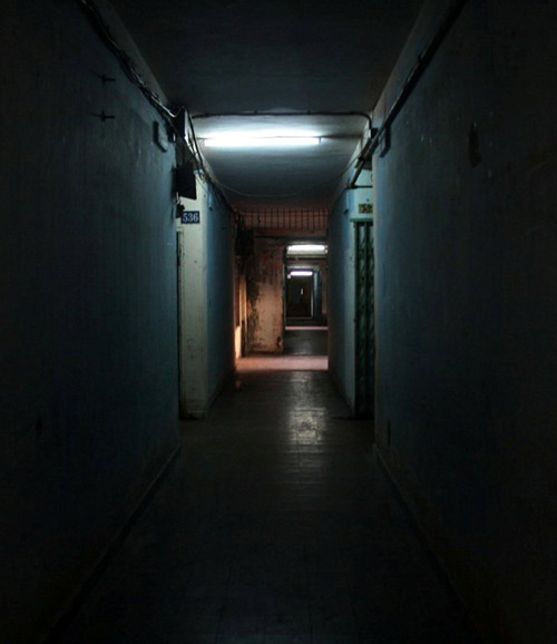 Rợn người chung cư “răng rụng” giữa SG - 10