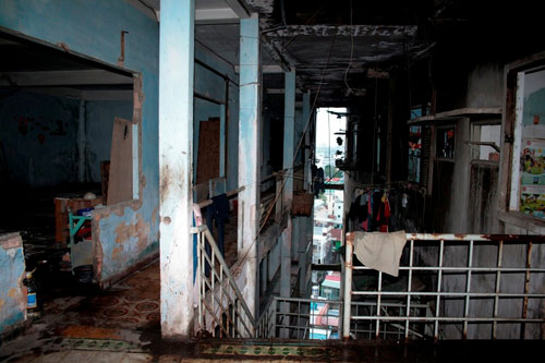 Rợn người chung cư “răng rụng” giữa SG - 11