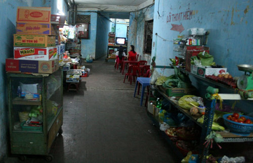 Rợn người chung cư “răng rụng” giữa SG - 12