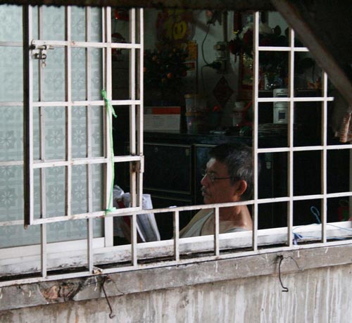 Rợn người chung cư “răng rụng” giữa SG - 1