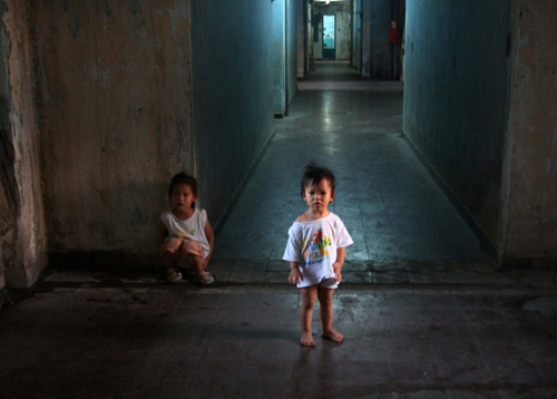 Rợn người chung cư “răng rụng” giữa SG - 4