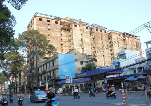 Rợn người chung cư “răng rụng” giữa SG - 2