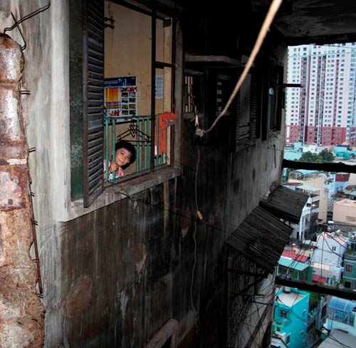 Rợn người chung cư “răng rụng” giữa SG - 6