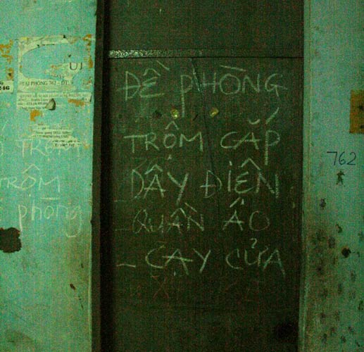 Rợn người chung cư “răng rụng” giữa SG - 7