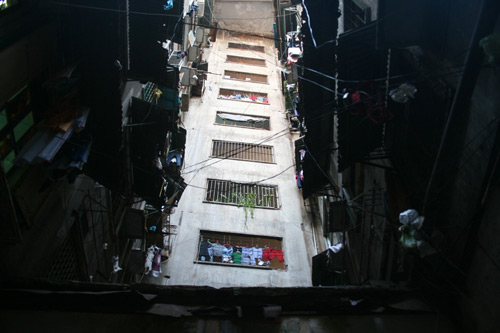 Rợn người chung cư “răng rụng” giữa SG - 5