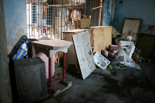 Rợn người chung cư “răng rụng” giữa SG - 7