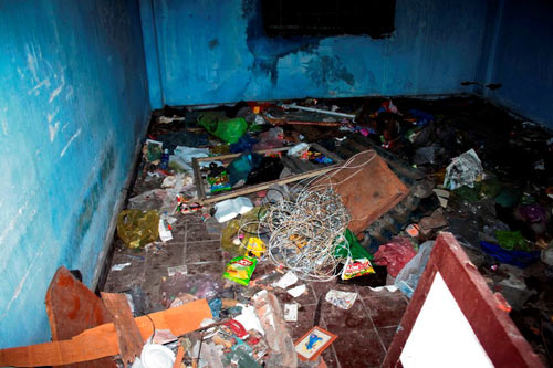 Rợn người chung cư “răng rụng” giữa SG - 8