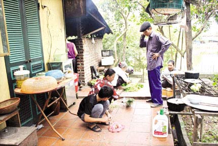 GĐ hiếm có VN: Chuyện về các nàng dâu - 1